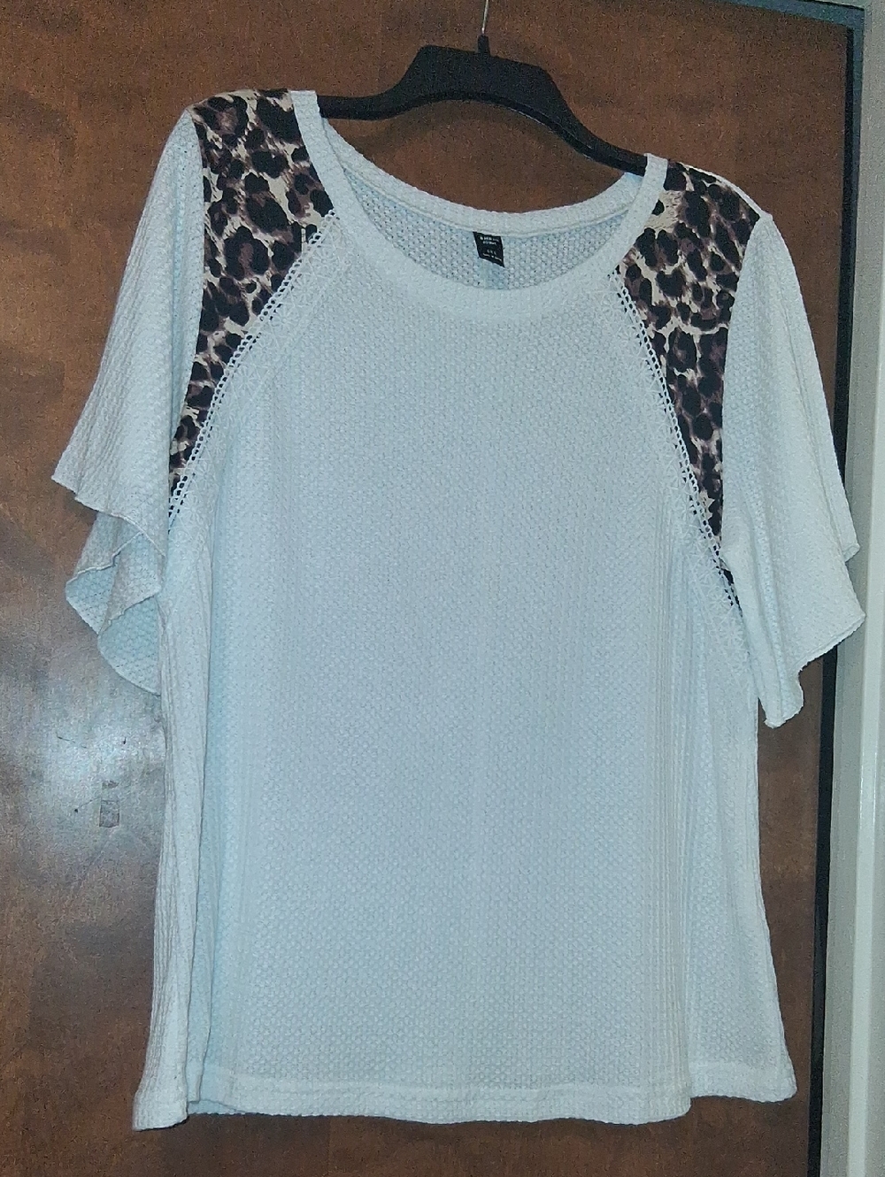 SHEIN White Short Sleeve Knit Top with Leopard Shoulder Panels